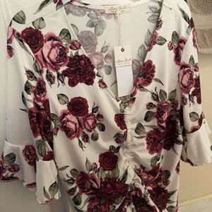 Brand new floral shirt perfect for spring! Size small
